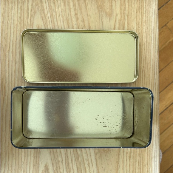 Festive Santa Decorative Tin for gift giving or small items - baked goods etc - Picture 8 of 12